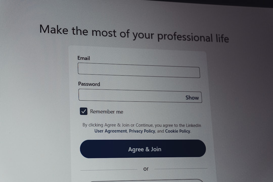 How to Create an Email Signature in Outlook (Desktop, Web, and Mobile)